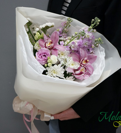 Bouquet of Matthiola, orchid, chrysanthemums, eustoma, and rose photo 394x433